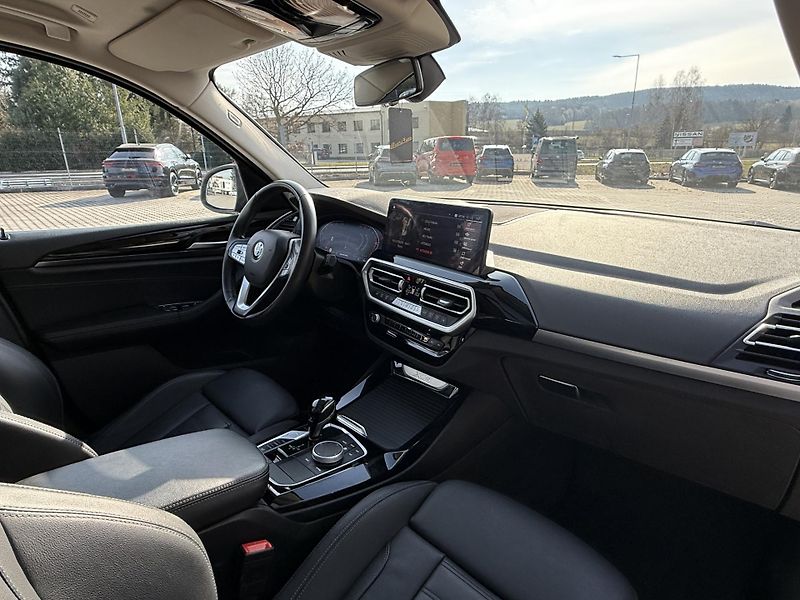BMW X3 (2022) 30XD 210kW LASER PANORAMA CZ!! - fotka 28 z 43
