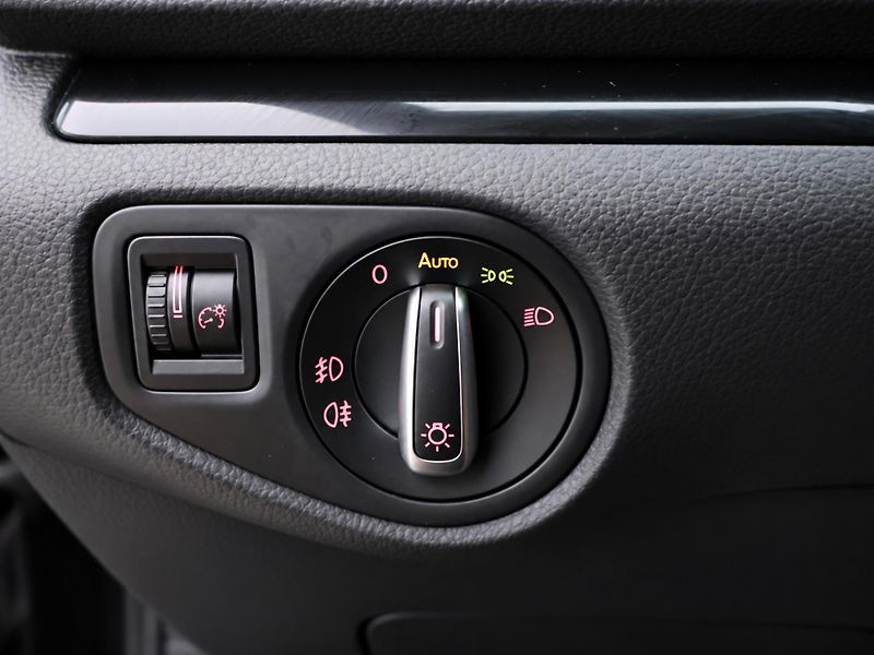 Volkswagen Sharan 2,0 TDI 130kW DSG 4Motion CZ - fotka 18 z 41