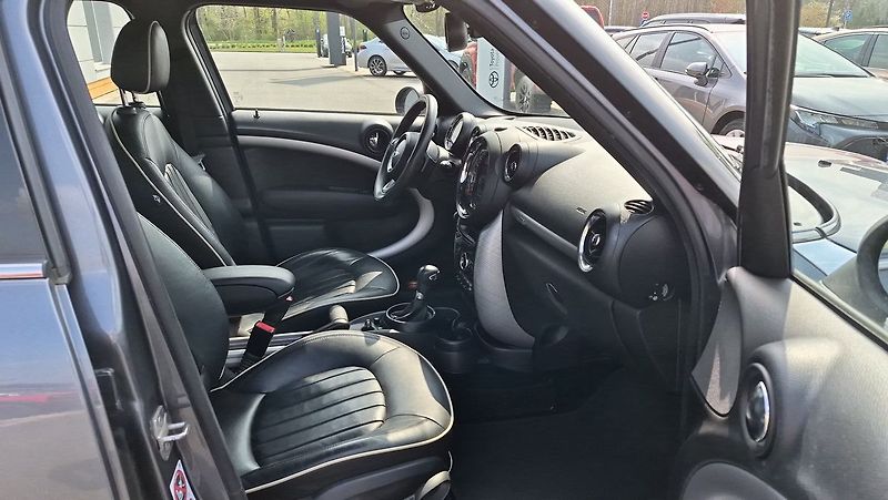 Mini Cooper 2,0 SD ALL4 - fotka 11 z 25