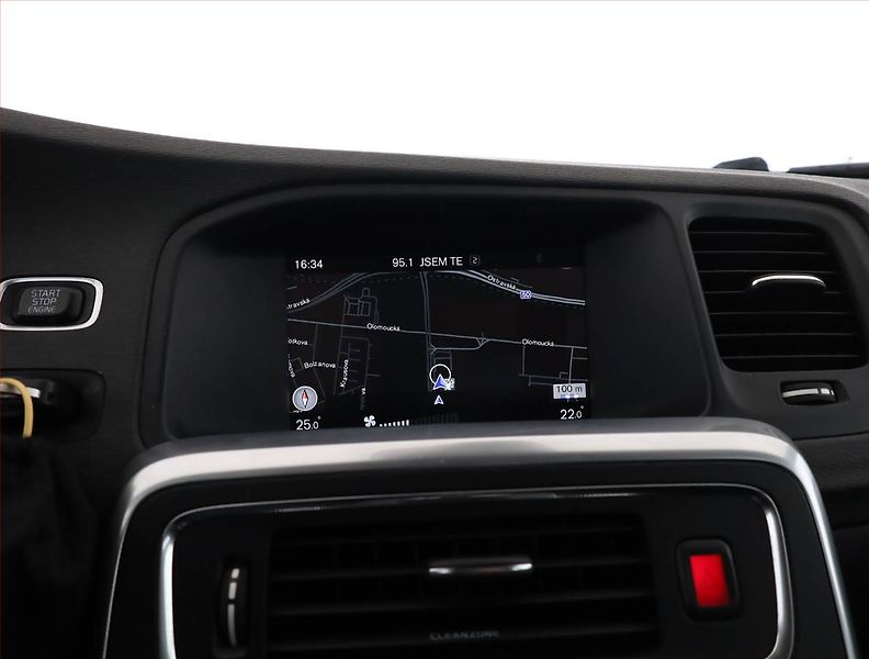 Volvo V60 (2016) D3 2.0, Navi, Tempomat - fotka 11 z 18