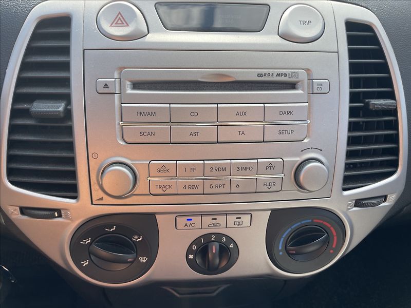 Hyundai i20 1,4 i 73kw Automat, Klima, LPG - fotka 15 z 28