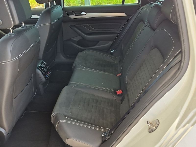 Volkswagen Passat Variant R-Line - fotka 12 z 31