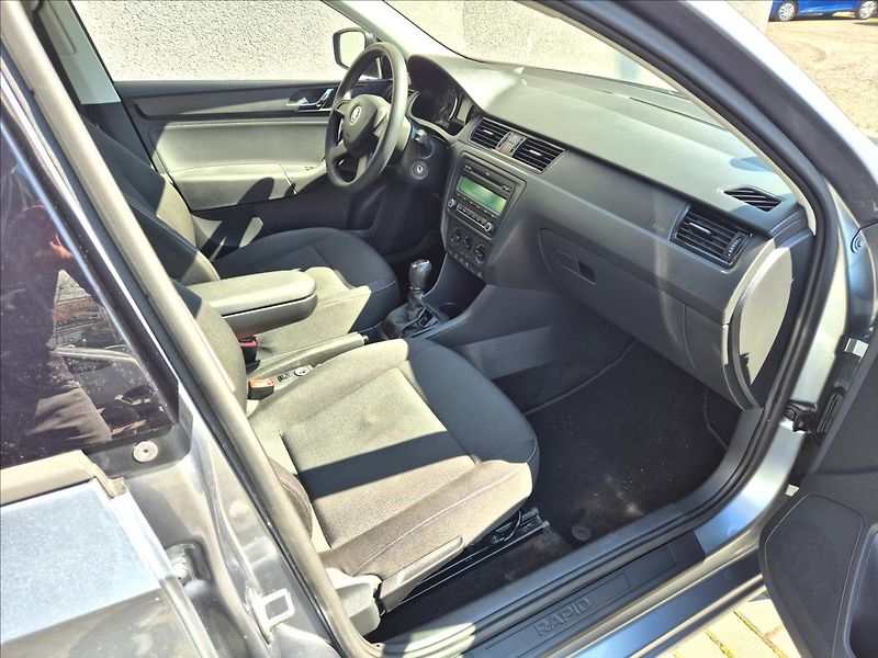 Škoda Rapid 1,2 TSi Klima Tempomat Alu TZ - fotka 21 z 27