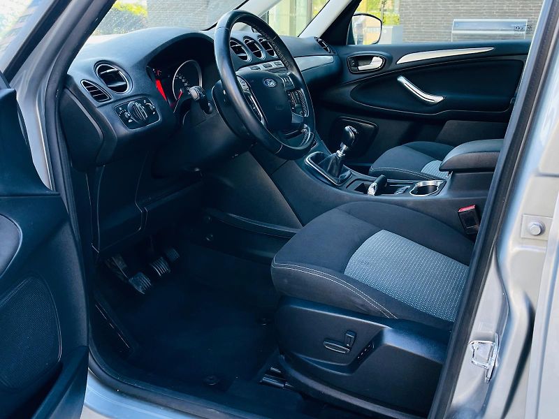 Ford Galaxy 2.0TDCi MANUÁL 7 MÍST VÝHŘEV - fotka 29 z 49