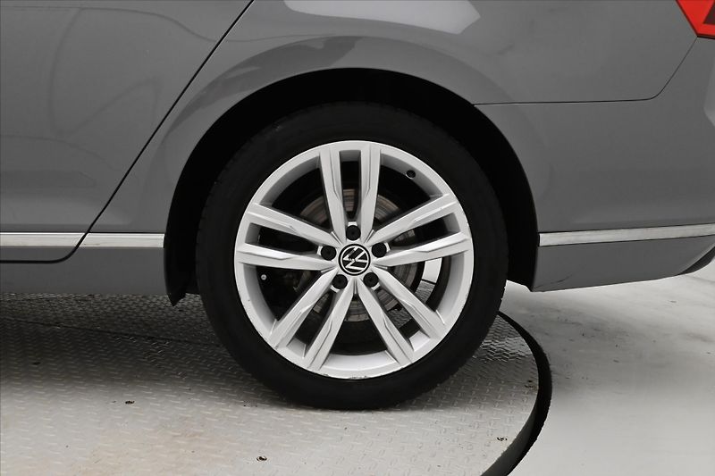 Volkswagen Passat 2,0 TDI 110 kW DSG ELEGANCE Zá - fotka 32 z 32