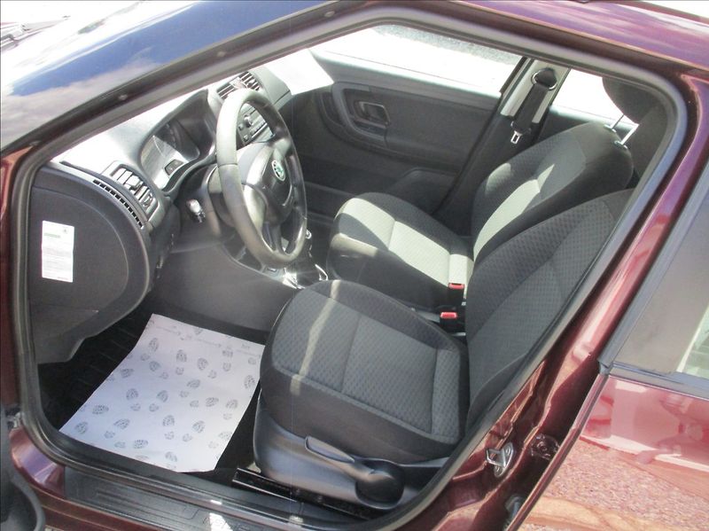 Škoda Fabia 1,2 TSI, digiklima,servis,tažn - fotka 14 z 34