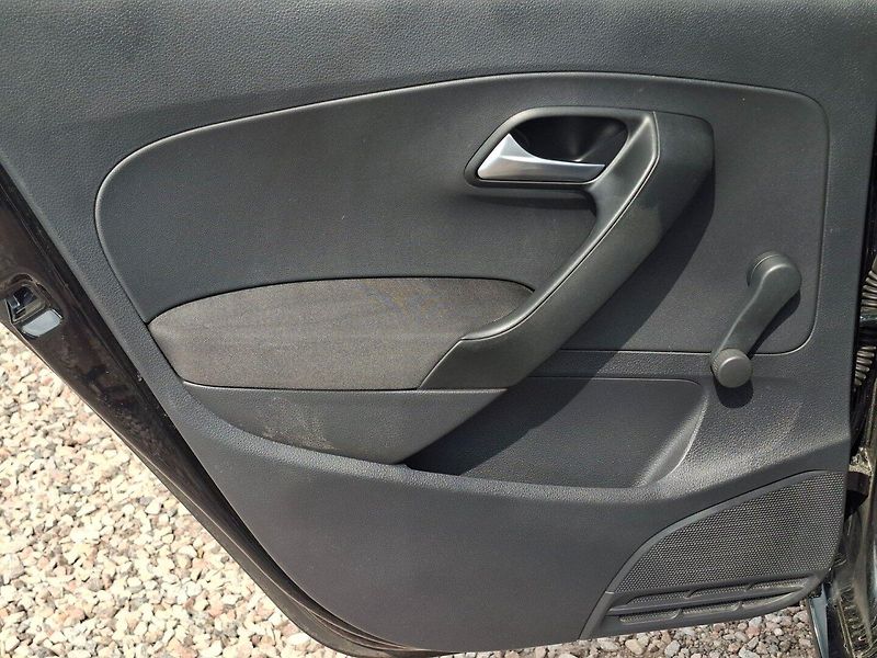 Volkswagen Polo (2012) 1.4i 63kW STYLE -VÝBAVA! - fotka 29 z 37