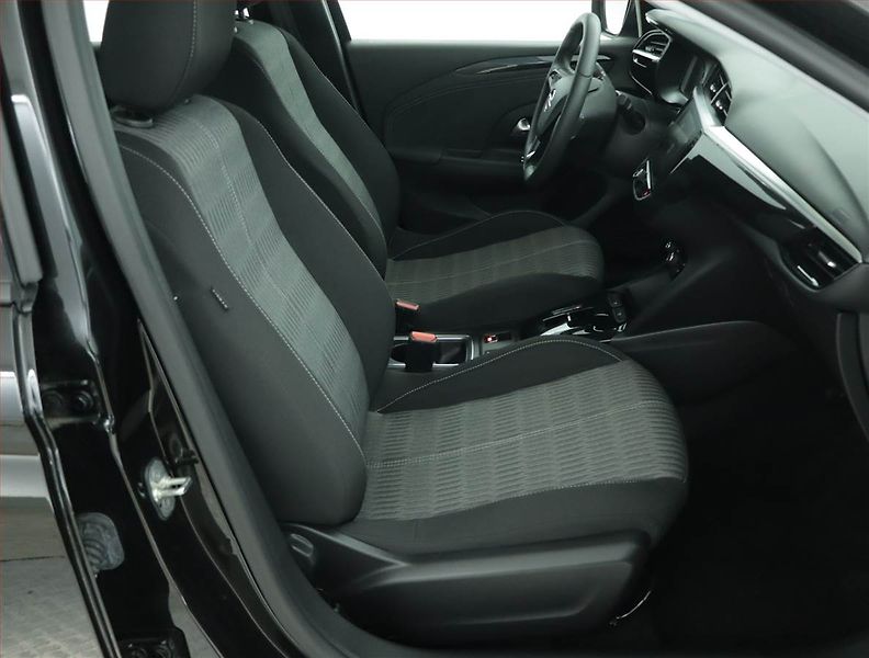 Opel Corsa (2023) Elegance 50 kWh, SoH 100% - fotka 9 z 19