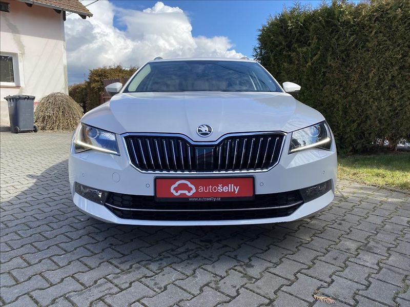 Škoda Superb 2,0 TDi  Executive / DSG / NAV - fotka 10 z 39