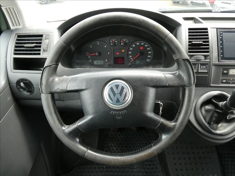 Volkswagen Caravelle 2,5 TDi 96kW LONG 8.míst,závěs - fotka 26 z 33