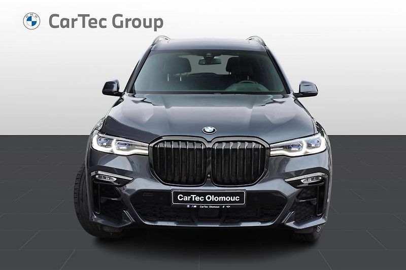 BMW X7 M50d - fotka 2 z 14