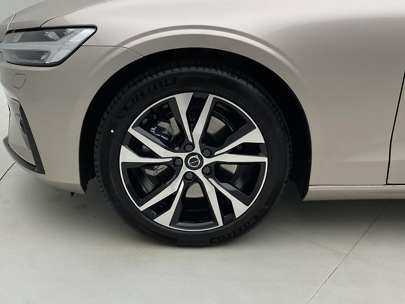 Volvo V60 (2026) B4 AUT DARK PLUS - fotka 17 z 61