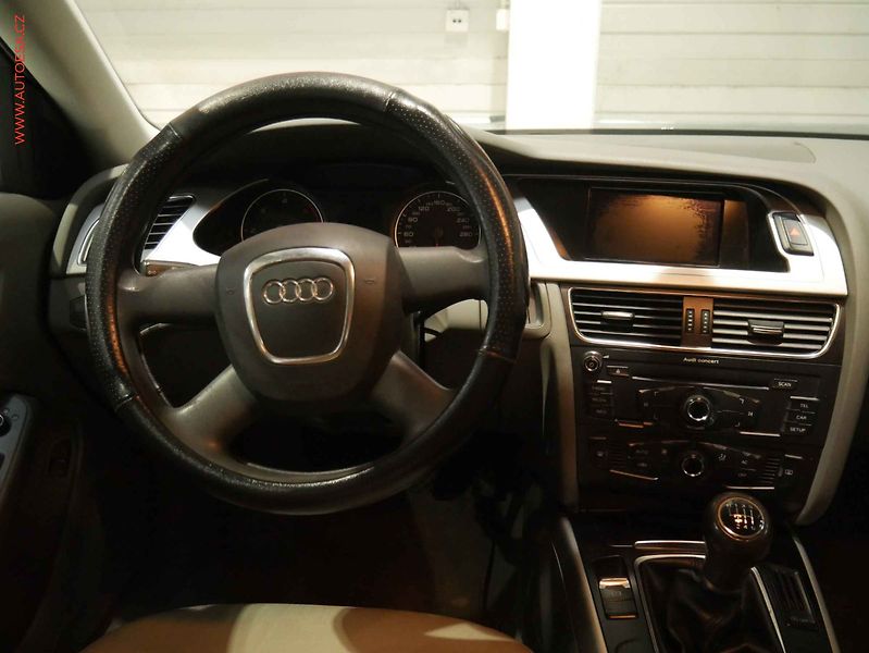 Audi A4 (2009) 2.0 TDi, 1.maj, AC, park - fotka 11 z 16