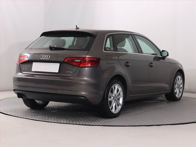 Audi A3 (2016) 1.4 TFSI, Automat, Bi-Xenony - fotka 5 z 19