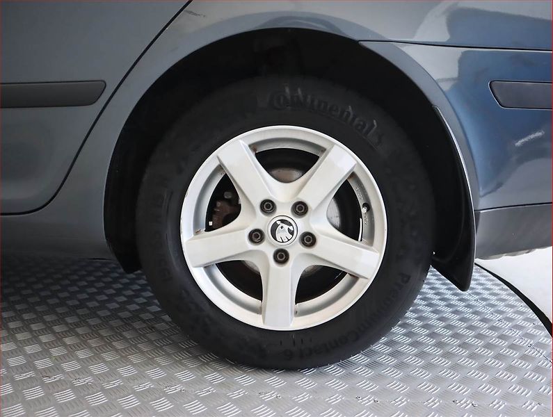 Škoda Octavia (2009) 1.9 TDI, nová STK - fotka 15 z 17