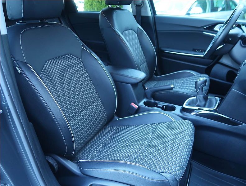 Kia Ceed (2025) 1.5 T-GDI - fotka 9 z 16