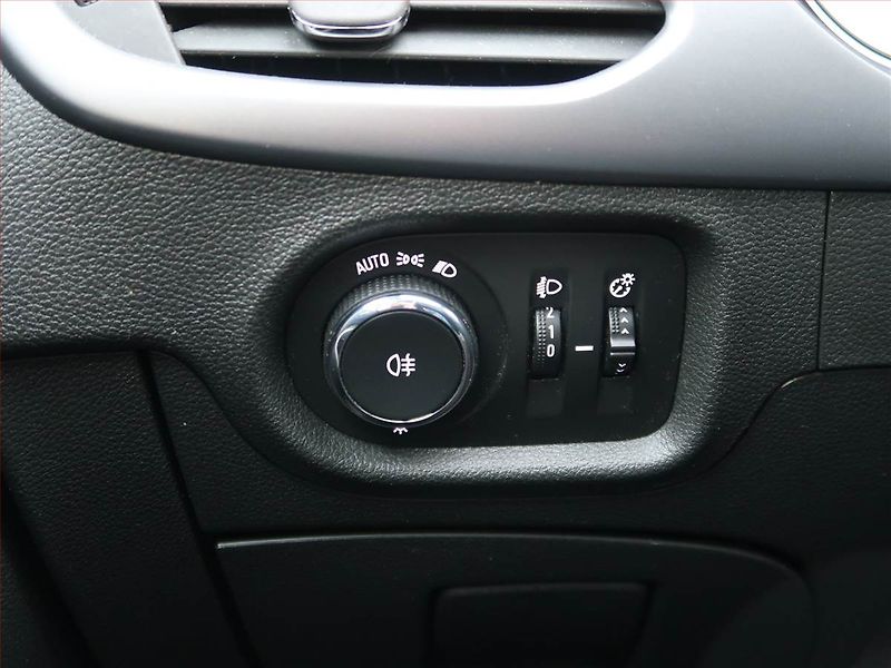 Opel Astra (2019) 1.4 T, Tempomat, Park. senzory - fotka 18 z 18