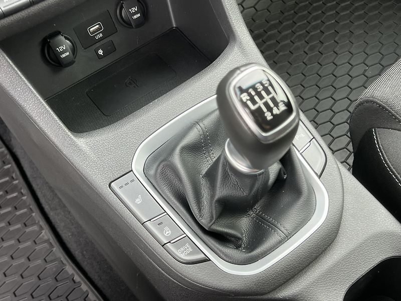 Hyundai i30 (2023) 1.5T-GDi 118kW SMART ČR NOVÉ - fotka 16 z 21