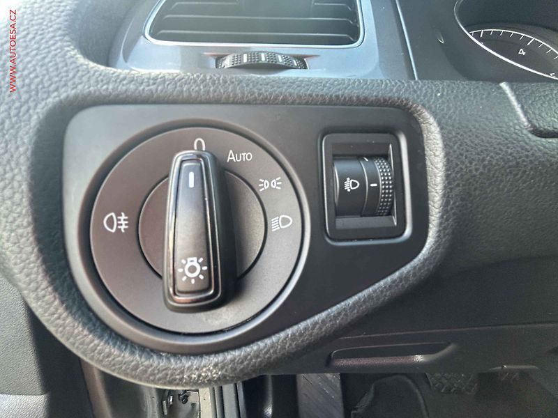 Volkswagen Golf (2015) 1.6TDi, 1.maj, DSG, STK7/28 - fotka 13 z 17