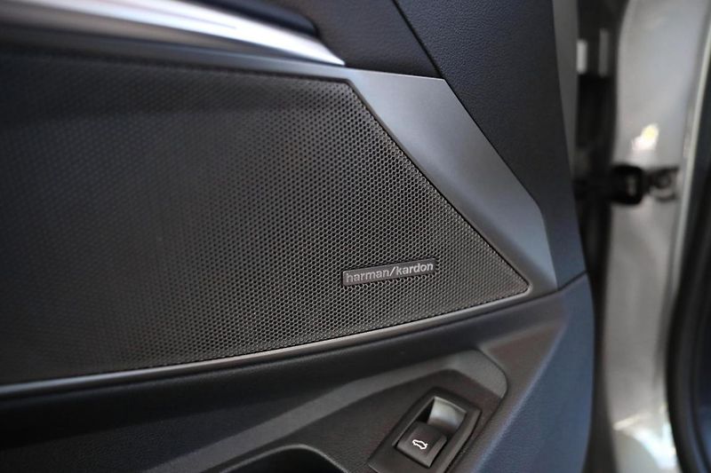 BMW Řada 3 330d xDrive Touring - fotka 25 z 28