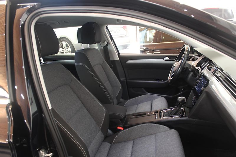 Volkswagen Passat (2023) 2.0TDI DSG Nez.Topení Model 24 - fotka 19 z 33