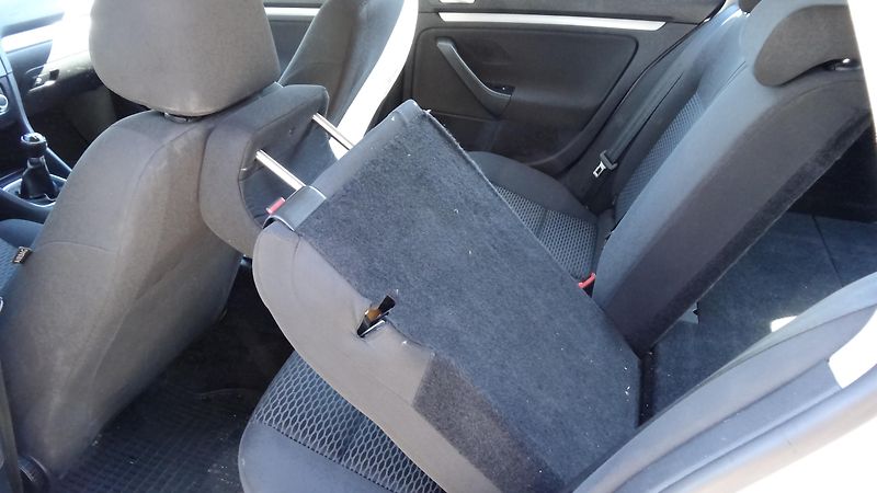 Volkswagen Golf Kombi 1.6TDi Klima, Navi - fotka 6 z 10