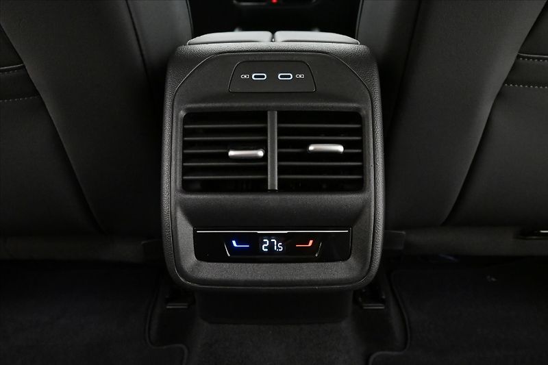 Volkswagen Passat 2,0 TDI 110 kW DSG Business Zá - fotka 23 z 33