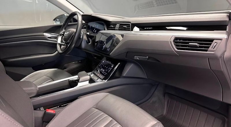 Audi e-tron 55 Quattro SoH 94% Kam Tažné - fotka 7 z 23