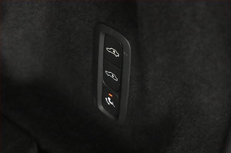 Volvo XC60 (2018) T5 AWD - fotka 13 z 19