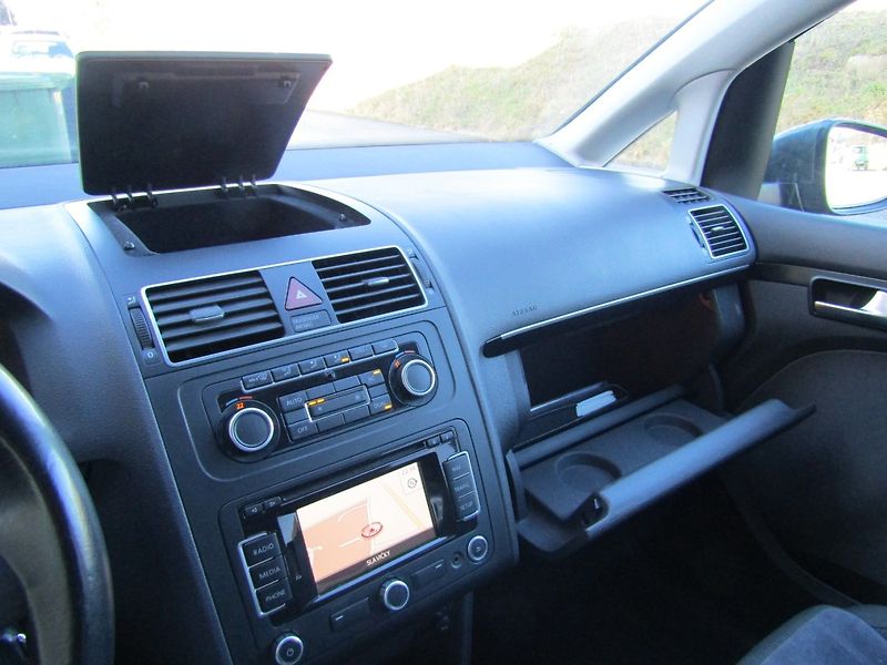 Volkswagen Touran (2011) 1.6 TDI 77kW  ROZVODY - fotka 39 z 47