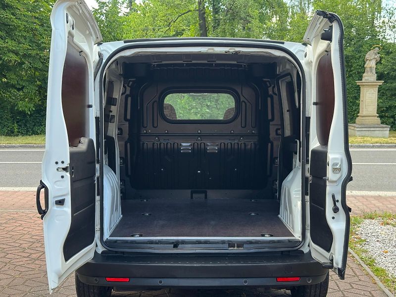 Fiat Dobló cargo 1.3 ČR 1.MAJ, DPH NEHAVAROVÁNO - fotka 7 z 25