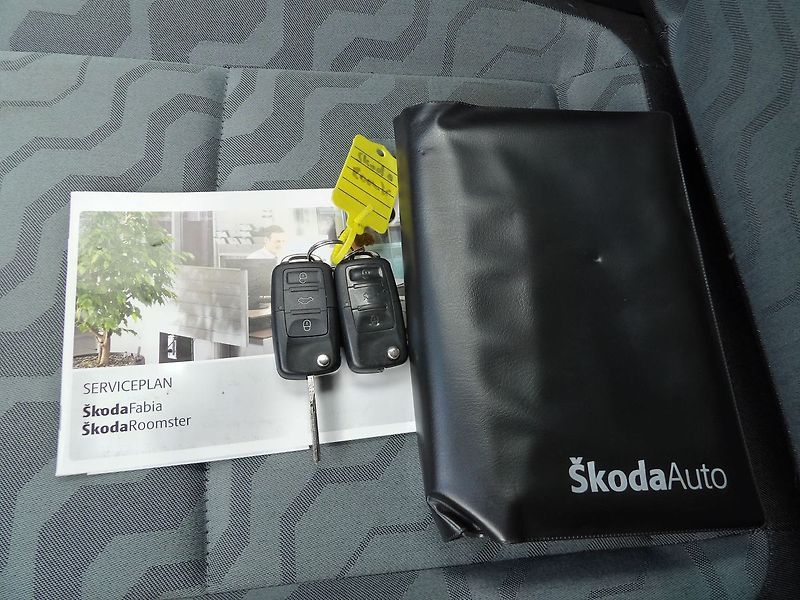 Škoda Roomster 1.2HTP 51kW Klima Tažné PDC - fotka 23 z 25
