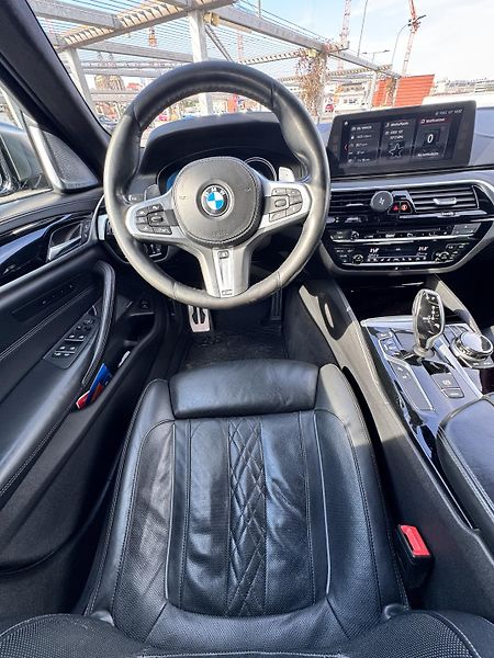 BMW Řada 5 M550i xDrive nez.topení  - fotka 20 z 34