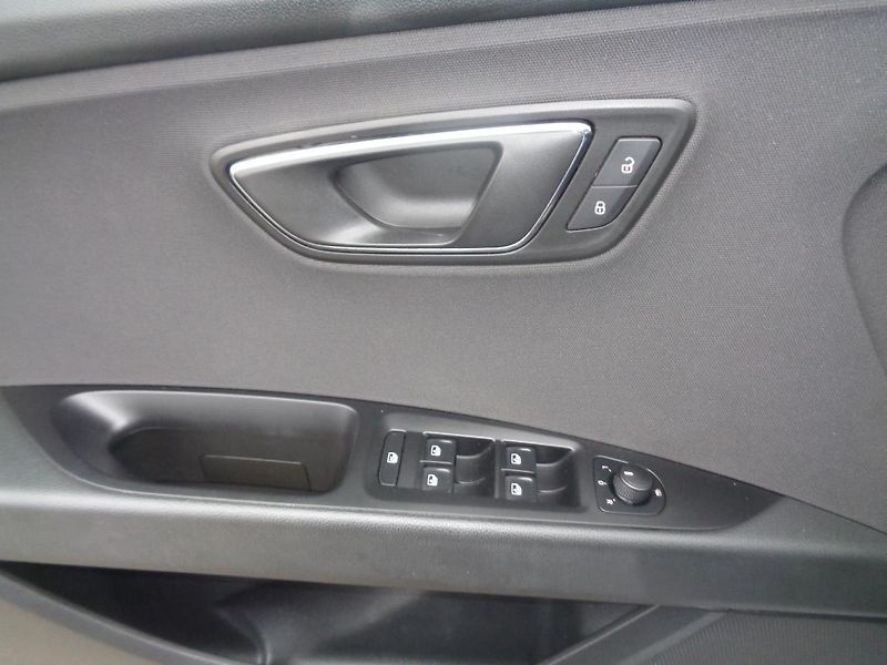 Seat Leon 1,6 TDI - fotka 11 z 13