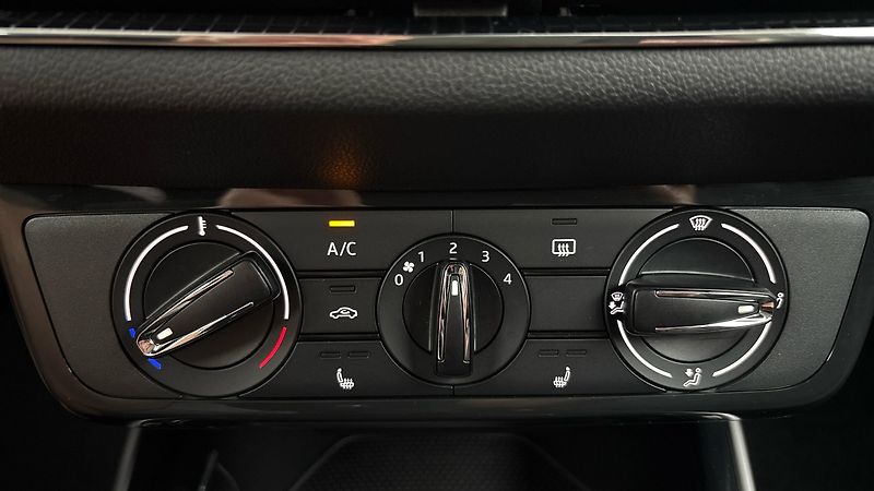 Škoda Fabia 1.0 TSI Style - fotka 13 z 23