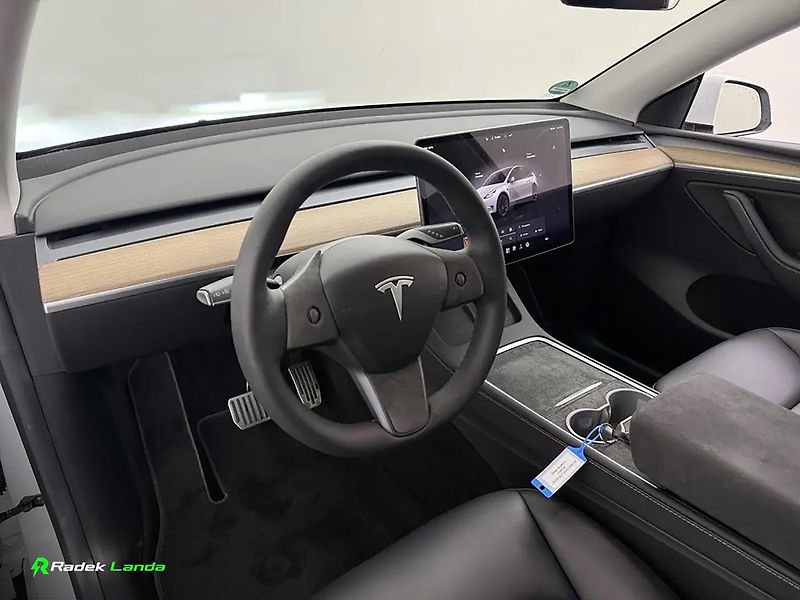 Tesla Model Y (2022) RWD, AMD Ryzen - fotka 6 z 9