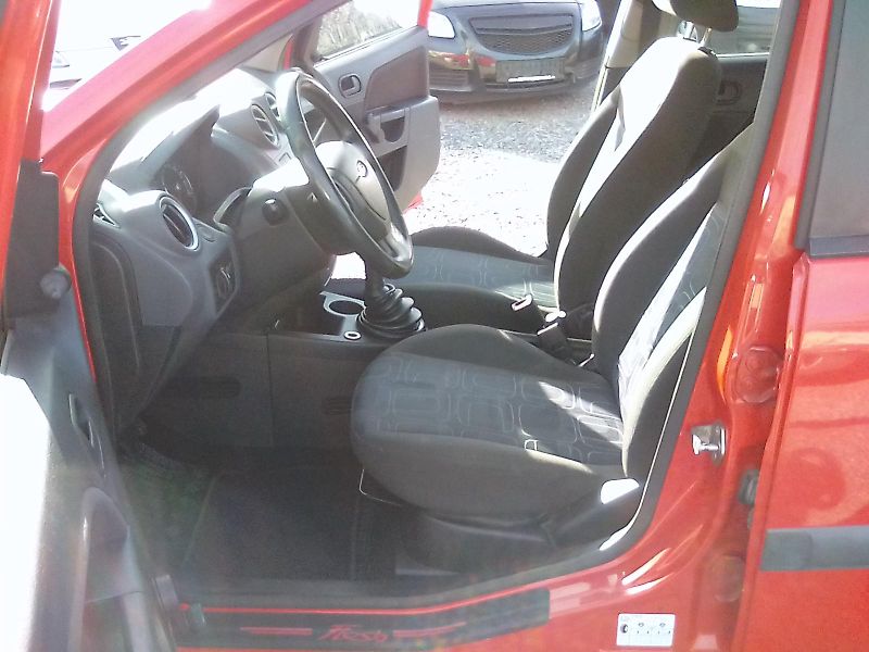 Ford Fiesta (2006) 1.3i , jede super - fotka 12 z 28