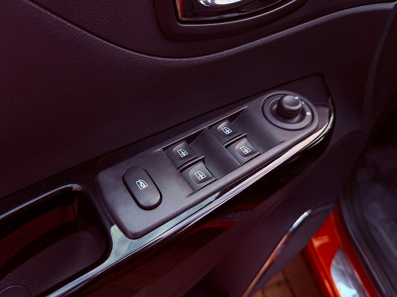 Renault Captur 0.9 TCe Intens, ČR, Serviska - fotka 13 z 25