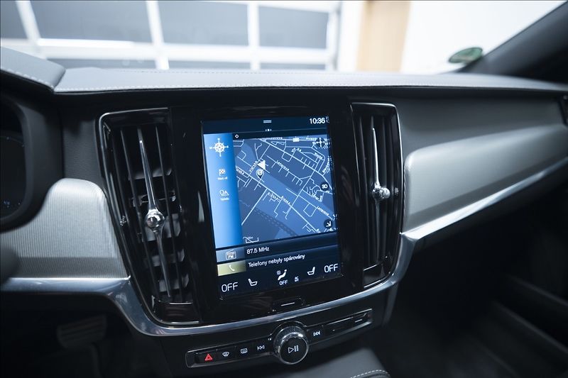 Volvo S90 2,0 D4 NAVI KAMERA 4x VÝHŘEV - fotka 28 z 42