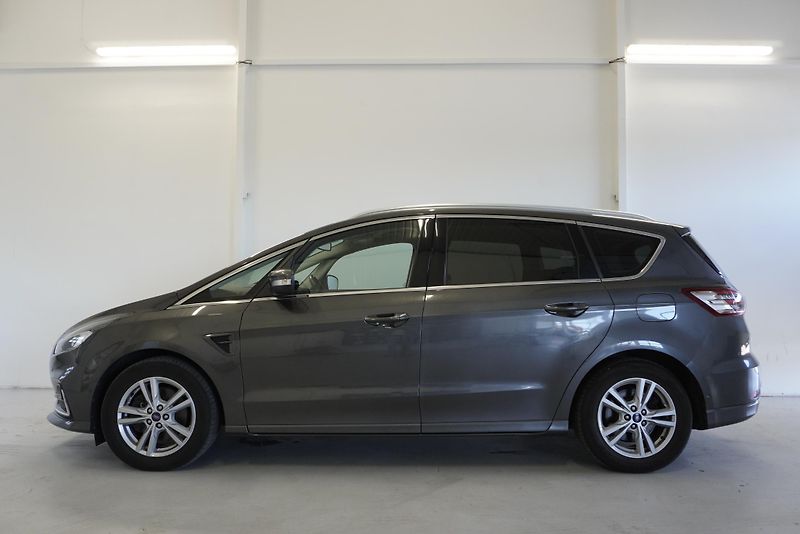 Ford S-MAX  2.0 140 kW TITANIUM 7 míst - fotka 2 z 32