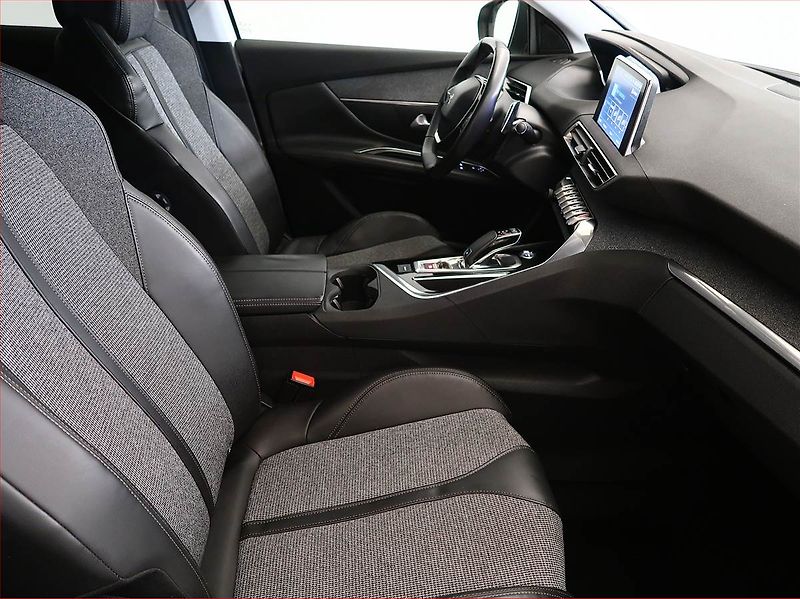 Peugeot 3008 (2017) Active 1.2 PureTech, Automat - fotka 9 z 18