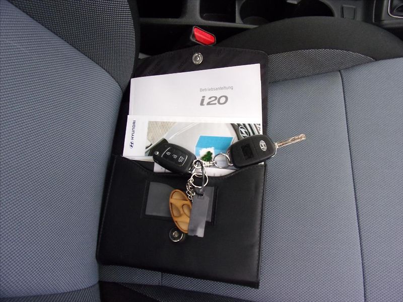 Hyundai i20 1,3 Classic - fotka 10 z 26