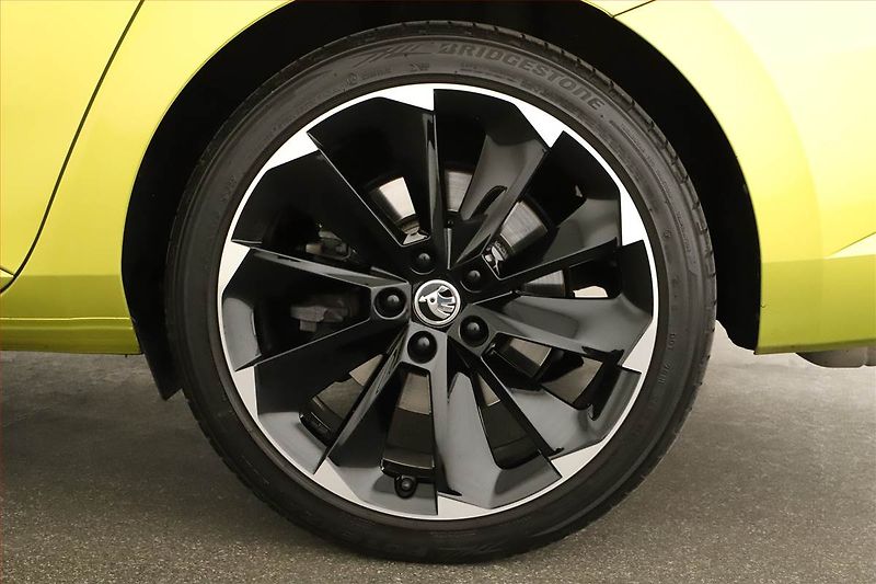 Škoda Superb (2023) Sportline 2.0 TSI - fotka 20 z 20