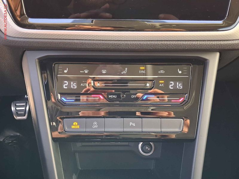 Volkswagen Touran (2023) 1.5 TSi, Move, LED, navi, - fotka 16 z 21