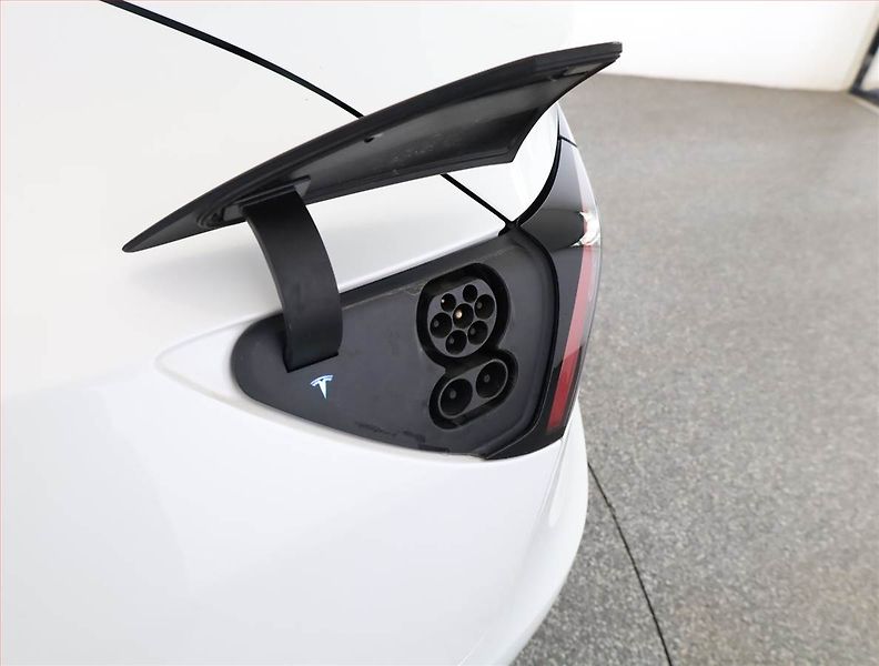 Tesla Model 3 (2019) Std Range Plus 52kWh, SoH 79% - fotka 20 z 22