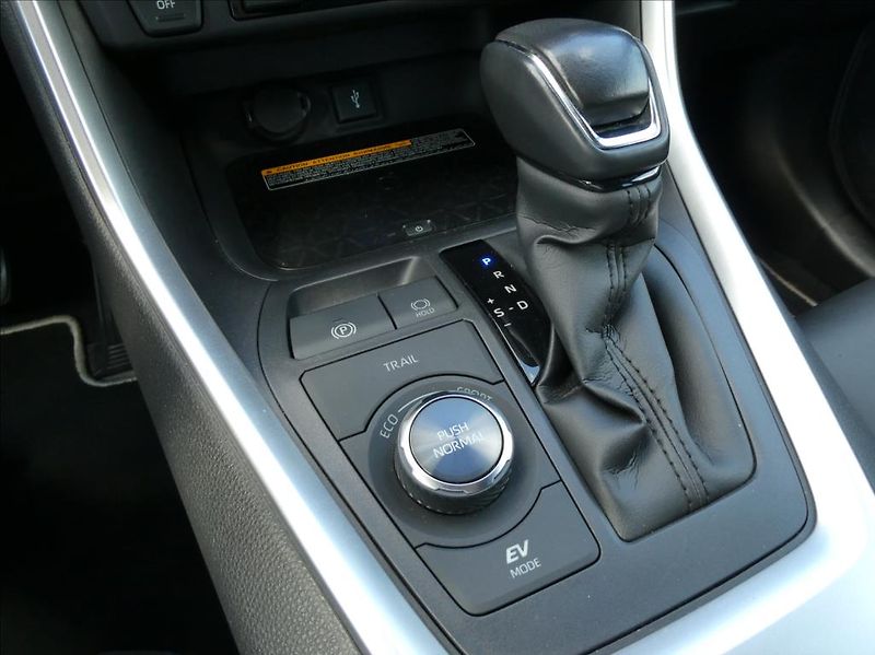 Toyota RAV4 2,5 Hybrid,1.maj,ČR,tažné - fotka 23 z 33