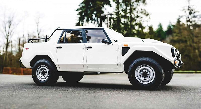 LM002 patří mezi vzácné modely italské automobilky