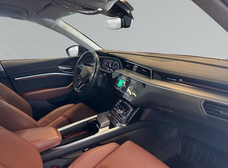 Audi Q8 e-tron 55 Q Kamera Vzduch Kůže BLIS  - fotka 6 z 9