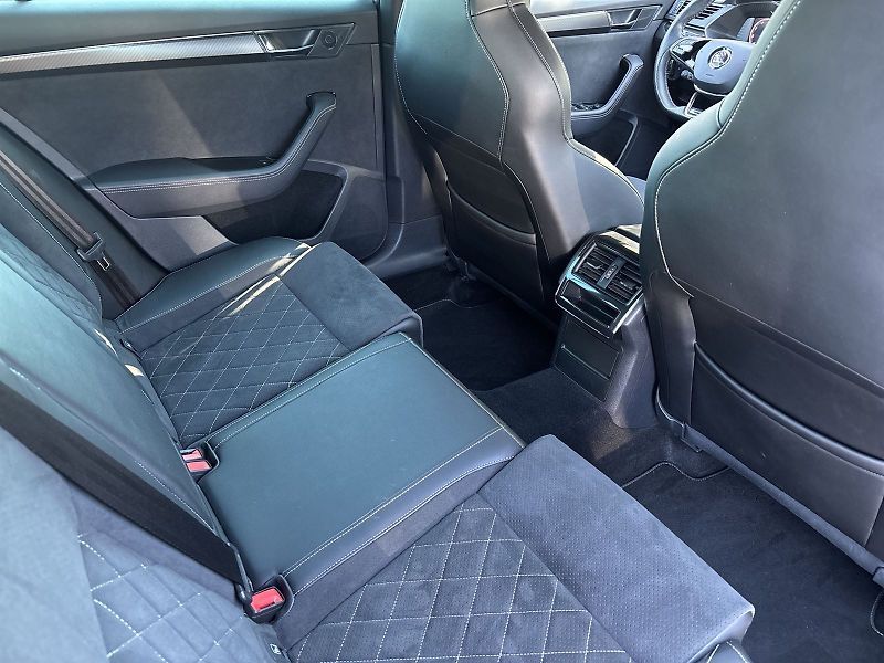 Škoda Superb (2023) Combi 2.0 TDI DSG Sportline - fotka 11 z 36