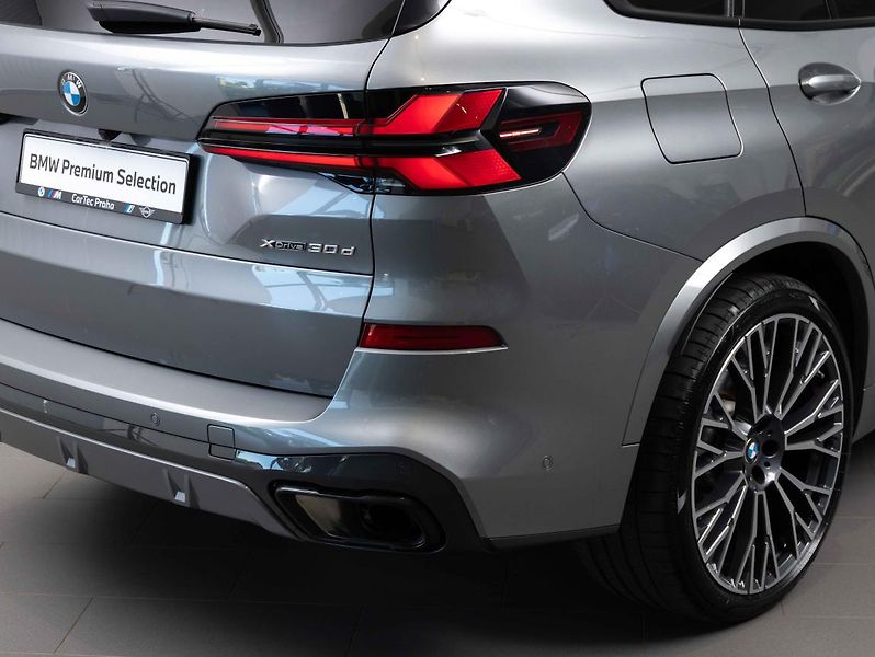 BMW X5 xDrive30d - fotka 8 z 23